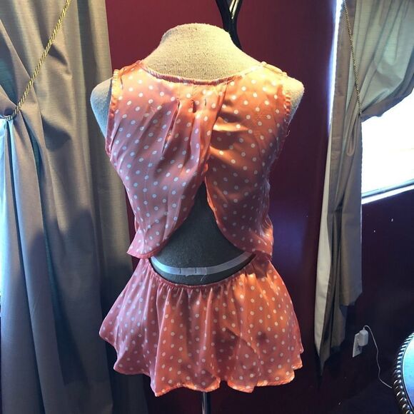 Cute peach and polka dot summer top - Picture 1 of 6